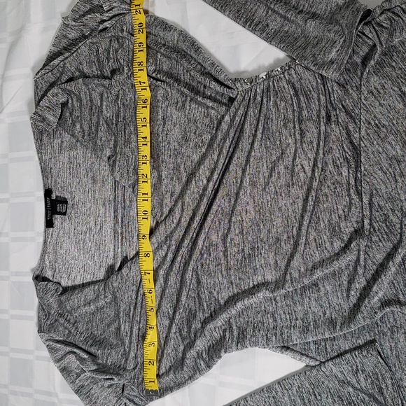 💕White house black market LARGE  Grey lightweight top with cinched side💕 - Picture 3 of 7